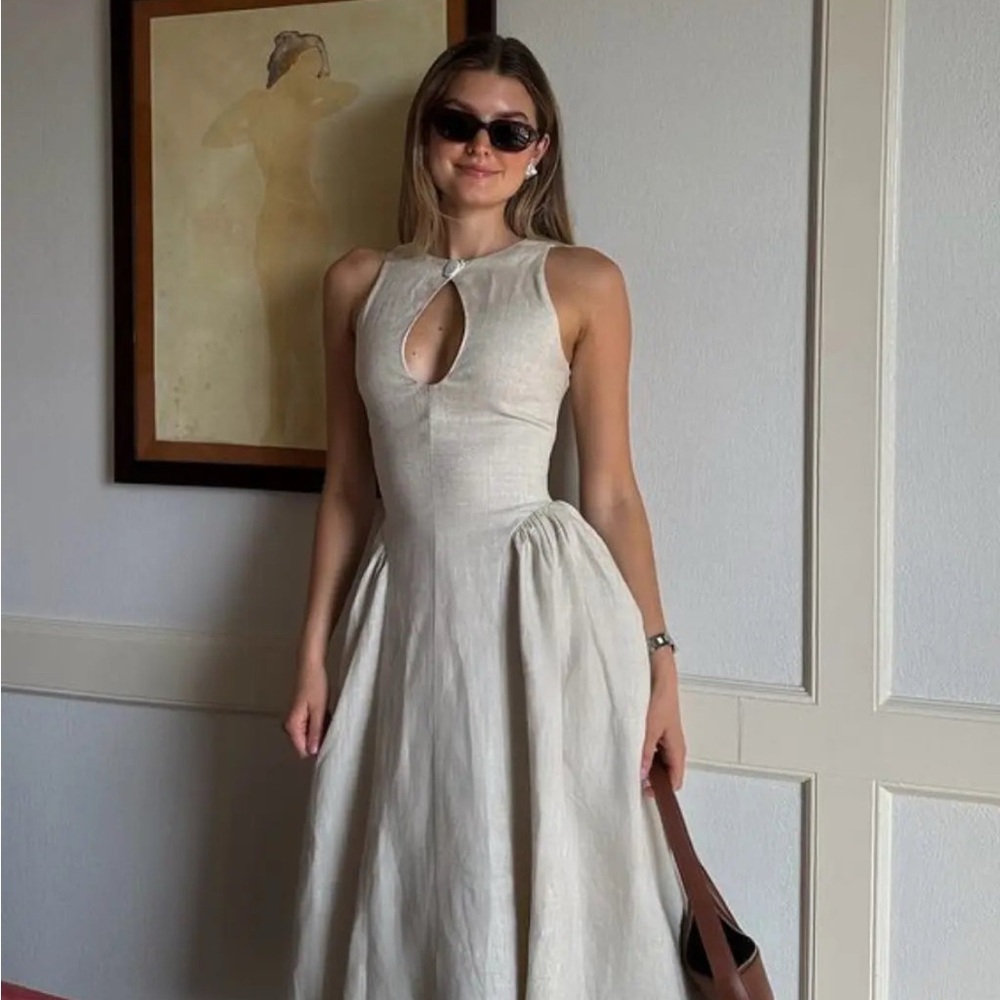 New Elegant Cream Sleeveless Dress New